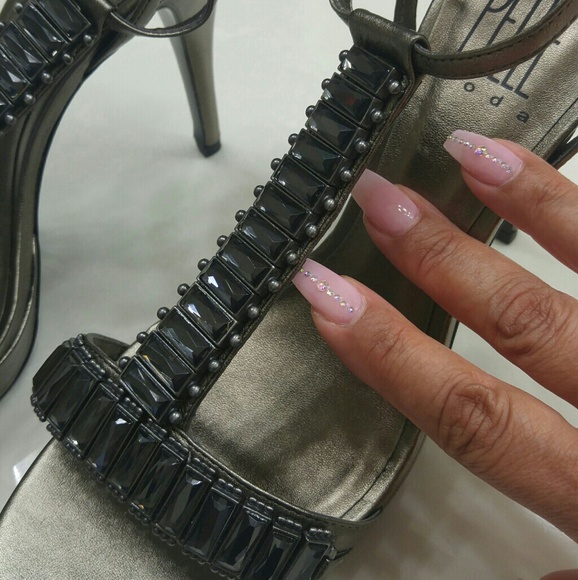 🔥Pelle Moda Sparkly Heels!🔥 - Picture 6 of 8